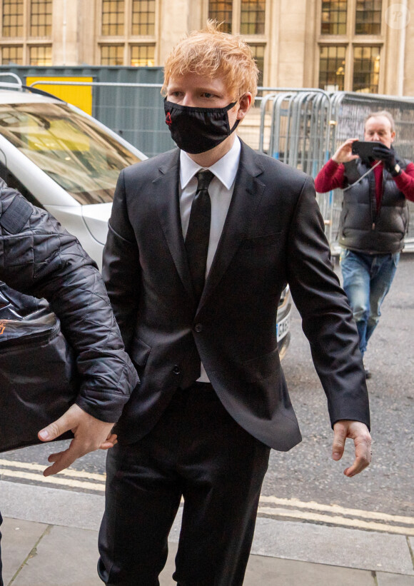 Ed Sheeran arrive à la Haute Cour de Londres pour le début de son procès vendredi 4 mars 2022 Photo de Aaron Chown/PA Photos/ABACAPRESS.COM