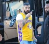 Exclusif - Drake arrive avec ses gardes du corps à un studio d'enregistrement à Los Angeles, le 7 juillet 2021. 