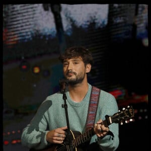 Exclusif - Jérémy Frérot lors de la soirée L'année de la déprime (et même un peu plus...) aux Folies Bergère à Paris le 29 novembre 2021. © Alain Guizard / Bestimage 