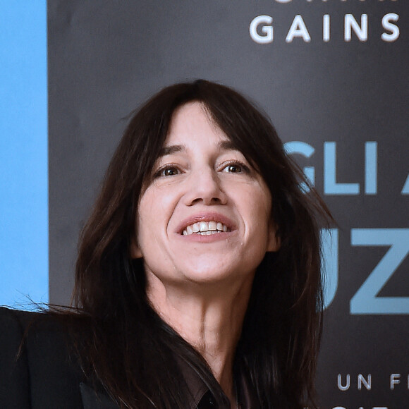 Charlotte Gainsbourg au photocall du film "Suzanna Andler" à Milan, le 8 mars 2022.