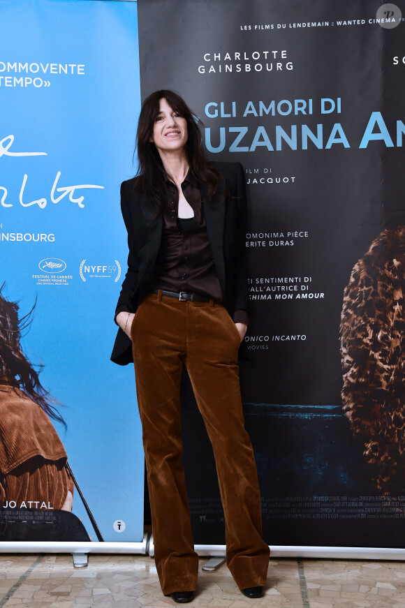 Charlotte Gainsbourg au photocall du film "Suzanna Andler" à Milan, le 8 mars 2022.