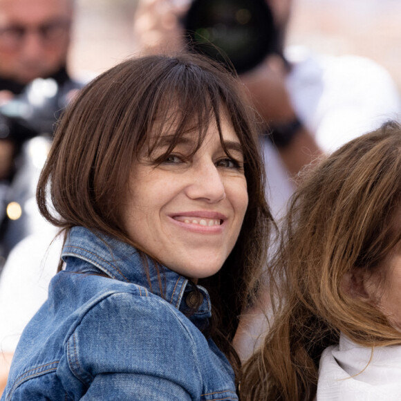 Charlotte Gainsbourg, Jane Birkin (habillée en Celine) au photocall du film Jane par Charlotte (Cannes première) lors du 74ème festival international du film de Cannes le 8 juillet 2021 © Borde / Jacovides / Moreau / Bestimage