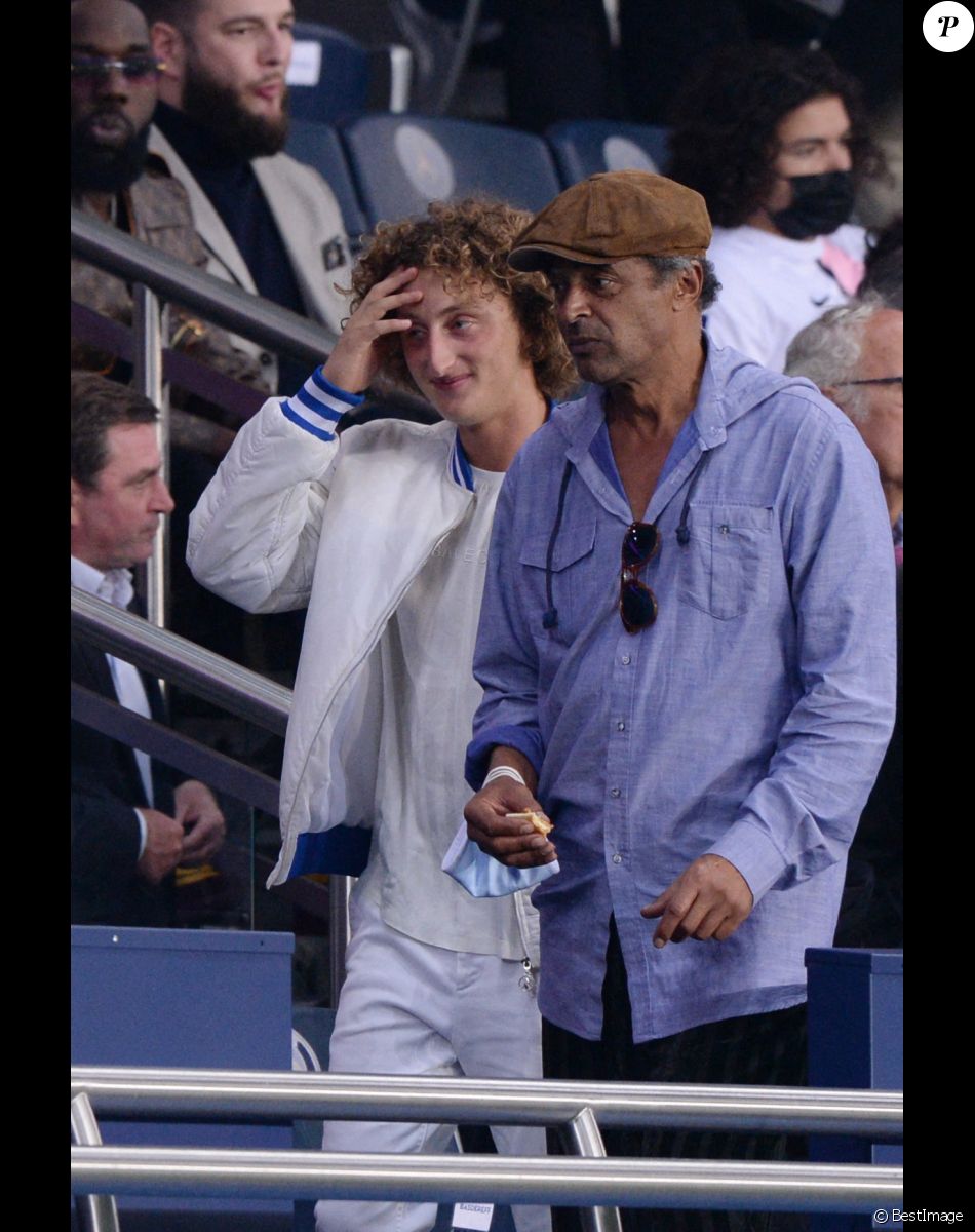 Yannick Noah et son fils Joalukas - People en tribunes du match de football en ligue 1 Uber Eats : Le PSG (Paris Saint-Germain) remporte la victoire 2-1 contre Lyon au Parc des Princes à Paris le 19 septembre 2021.