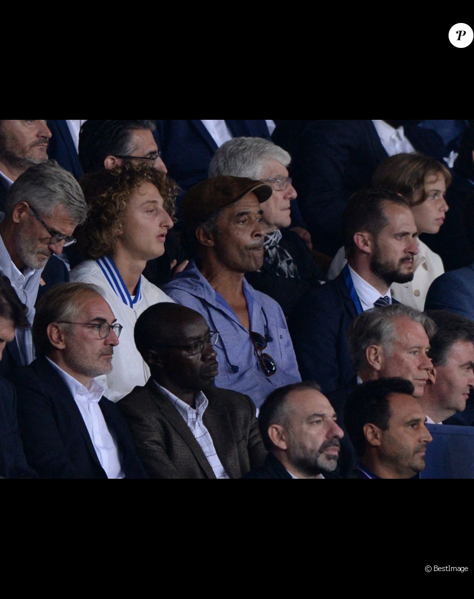 Gilles Moretton (président de la FFT), Yannick Noah et son fils Joalukas - People en tribunes du match de football en ligue 1 Uber Eats : Le PSG (Paris Saint-Germain) remporte la victoire 2-1 contre Lyon au Parc des Princes à Paris le 19 septembre 2021.