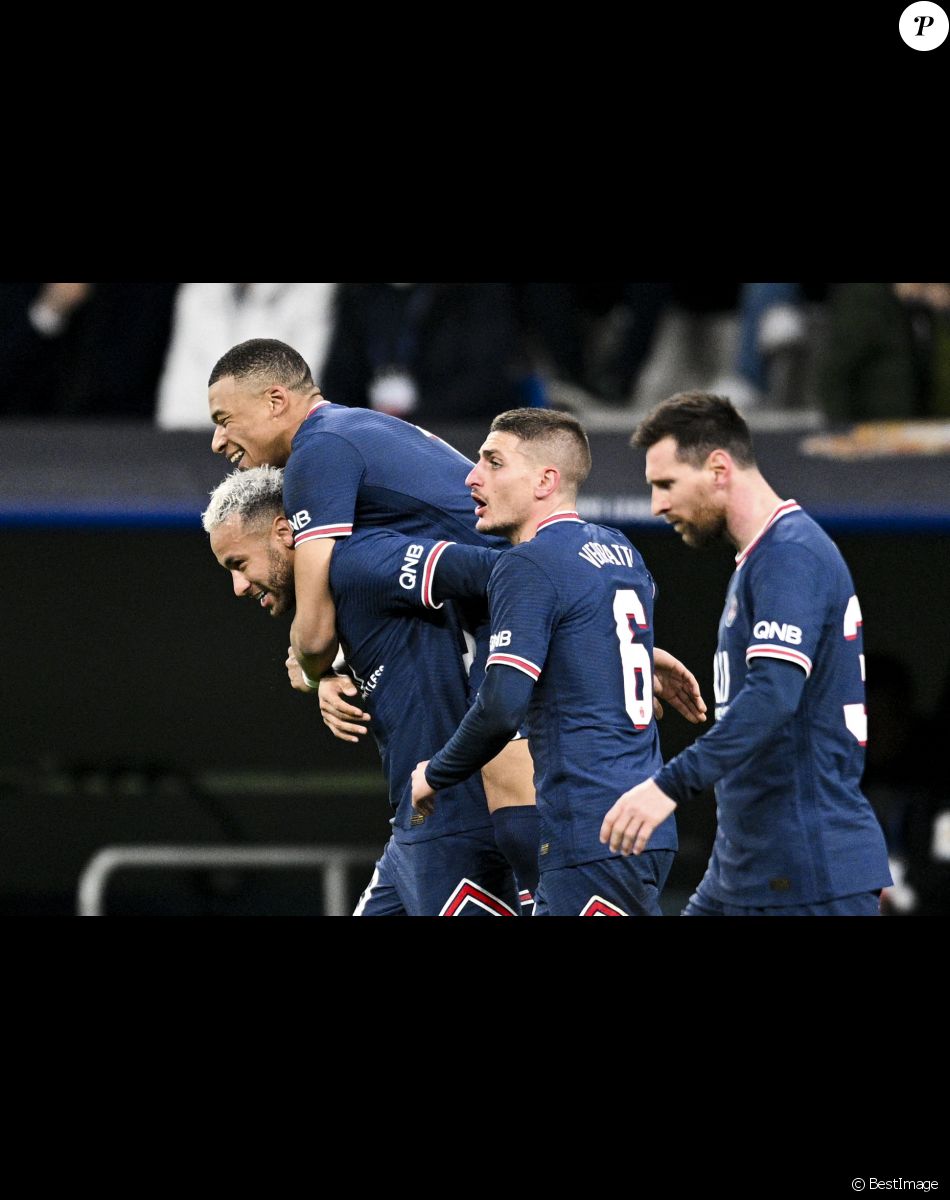 Joie des joueurs du PSG apres le but de Kylian Mbappe (PSG) - 8ème de finale retour de la Ligue des champions entre le PSG (1) et le Real Madrid (3) à Madrid le 9 mars 2022. © JB Autissier/Panoramic/Bestimage SOCCER : Real Madrid vs PSG - UEFA champions league - 03/09/2022