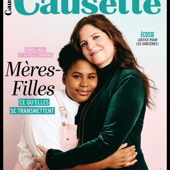 Retrouvez Agnès Jaoui et sa fille Lorranie en couverture du magazine Causette, n°131 du 23 février 2022.