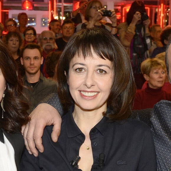 Valérie Bonneton entourée de sa soeur Nathalie Bonneton et de son frère - Enregistrement de l'émission "Vivement Dimanche" à Paris le 9 Décembre 2015 et qui sera diffusée le 13 Décembre 2015. Invitée principale Valérie Bonneton © Coadic Guirec / Bestimage