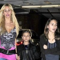 La sulfureuse Shauna Sand : virée shopping avec ses filles !