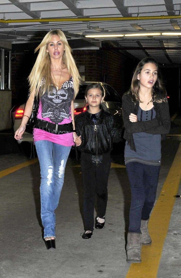 Shauna Sand et ses filles en virée shopping à Beverly Hills, le 14 janvier 2010 !