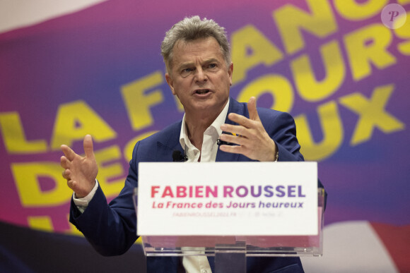 Fabien Roussel, candidat à l'élection présidentielle 2022 est en meeting au Cirque d'Hiver à Paris le 10 mars 2022. © Aurelien Morissard / Panoramic / Bestimage