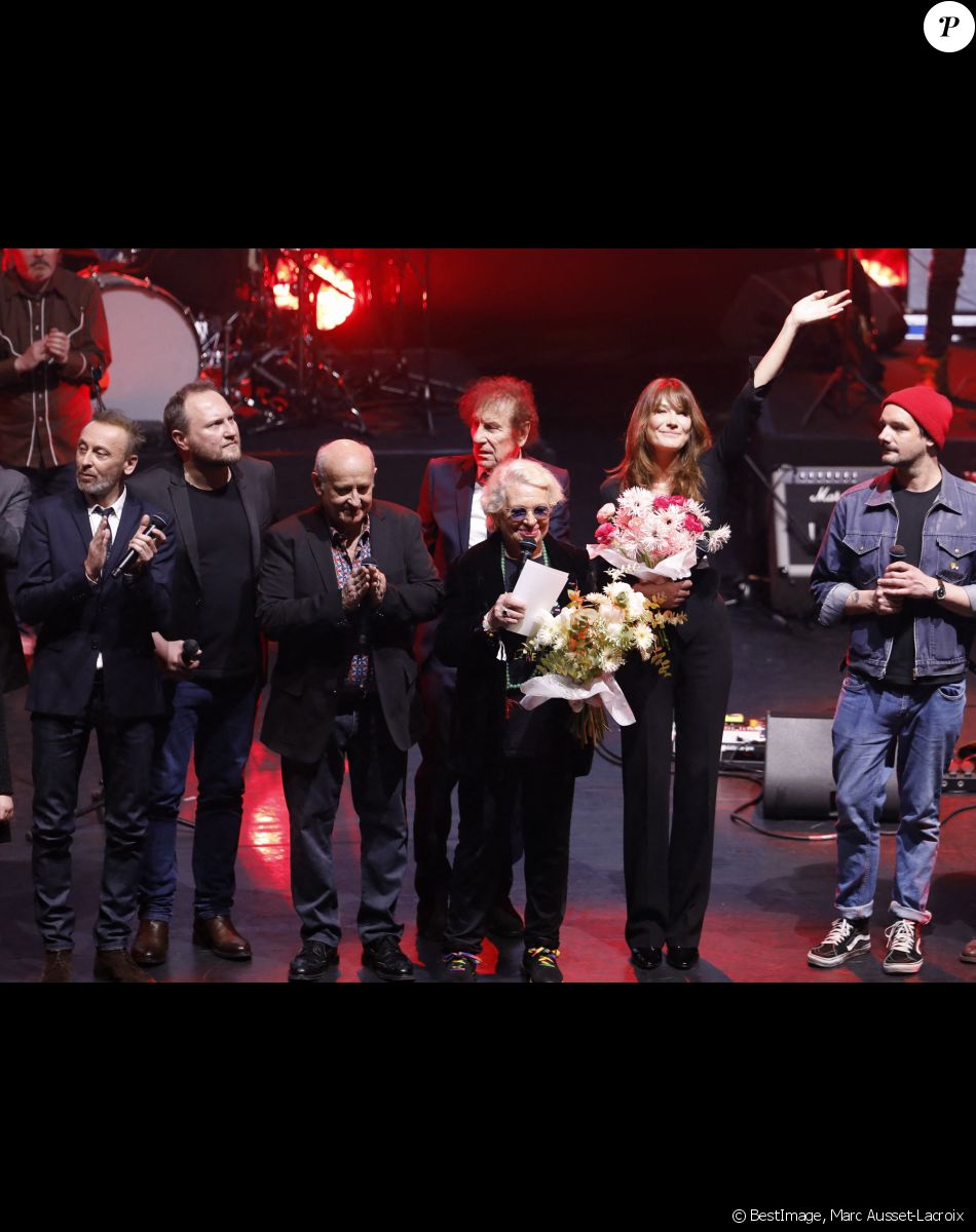 Pierre Souchon, Oldelaf, MIchel Jonasz, Véronique de Villèle, Alain Souchon, Carla Bruni-Sarkozy - XVème gala pour la Fondation Recherche Alzheimer à l'Olympia à Paris le 14 mars 2022. © Photo Marc Ausset-Lacroix/Bestimage