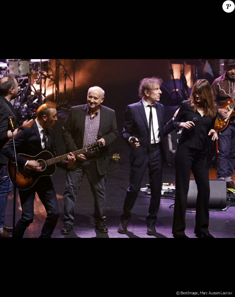 Pierre Souchon, Michel Jonasz, Alain Souchon, Carla Bruni-Sarkozy - XVème gala pour la Fondation Recherche Alzheimer à l'Olympia à Paris le 14 mars 2022. © Photo Marc Ausset-Lacroix/Bestimage