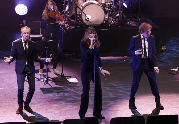 Pierre Souchon, Carla Bruni-Sarkozy, Alain Souchon - XVème gala pour la Fondation Recherche Alzheimer à l'Olympia à Paris le 14 mars 2022. © Photo Marc Ausset-Lacroix/Bestimage 