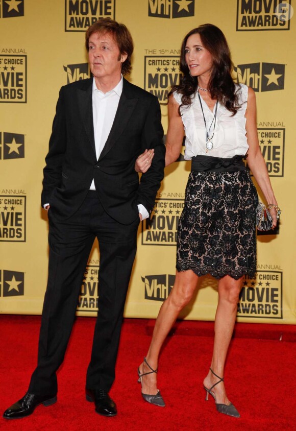 Paul McCartney et son amie Nancy Shevell aux Critics' Choice Awards à Los Angeles, le 15 janvier 2010 !