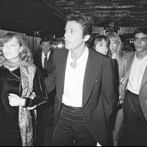 Romy Schneider, Alain Delon, Anne Parillaud, Mireille Darc et Anthony Delon à la première du film "Pour la peau d'un film" en 1981.