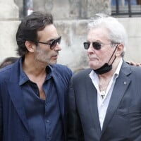 Anthony Delon : Ce jour où son père "a pété un câble" et lui a "sauté dessus"...