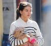 Exclusif - Suri Cruise, la fille de Tom Cruise et Katie Holmes, promène son chien à New York, le 16 mars 2022.