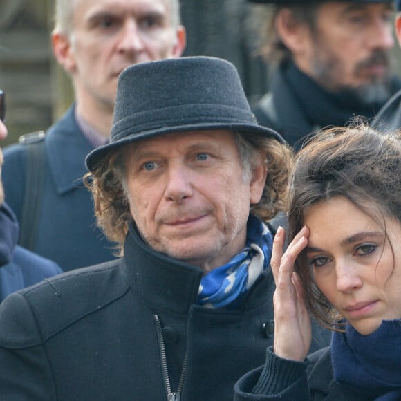 Exclusif - Charles Berling et la comédienne Pauline Cheviller - Cérémonie des obsèques de Anna Karina en la chapelle de l'Est au cimetière du Père Lachaise à Paris. Le 21 décembre 2019 