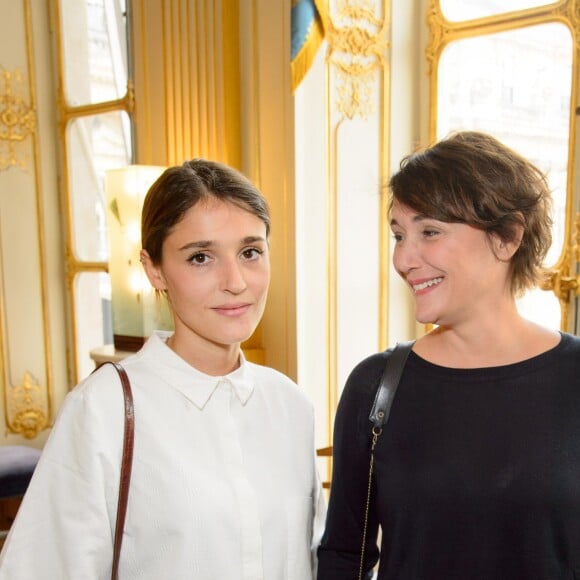 Daniela Lumbroso et sa fille Lola Bessis - Remise de décoration de Commandeur de l'Ordre des Arts et des Lettres à Harvey Keitel au ministère de la culture à Paris. Le 13 octobre 2015.