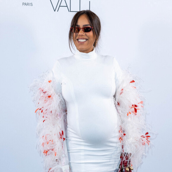 Amel Bent assiste au défilé Giambattista Valli, collection prêt-à-porter Automne/Hiver 2022/2023, au Musée d'Art Moderne. Paris, France, le 7 mars 2022. © Olivier Borde/Bestimage