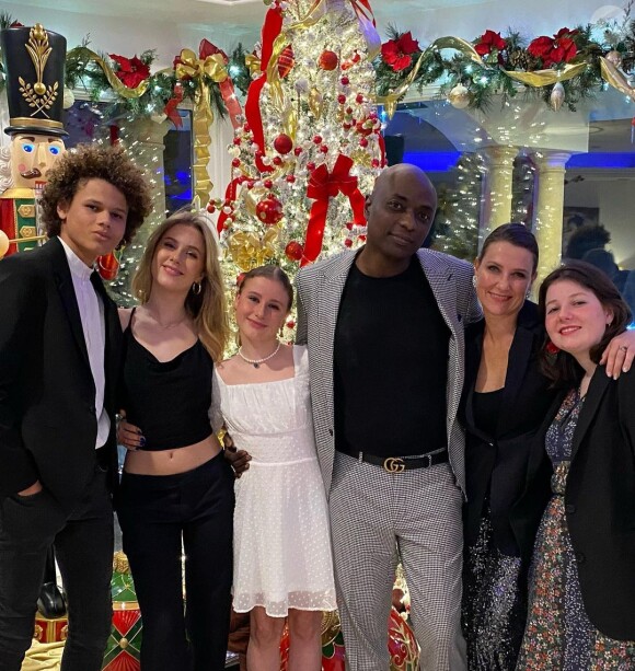 La princesse Martha de Norvège, son compagnon, le chaman américain Durek Verrett, et ses trois filles, sur Instagram. 2021