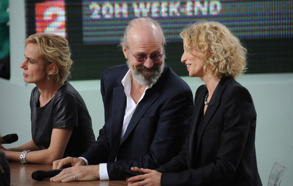 Sandrine Bonnaire, William Hurt et Alexandra Lamy sur le plateau du Grand Journal de Cannes sur Canal +, le 21 mai 2012.