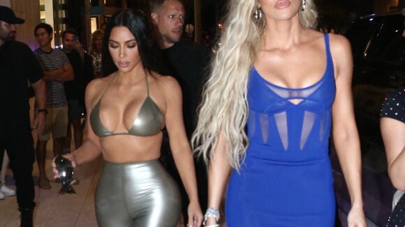 Kim Kardashian : Poitrine bien en vue, sa soeur Khloe Kardashian très amincie