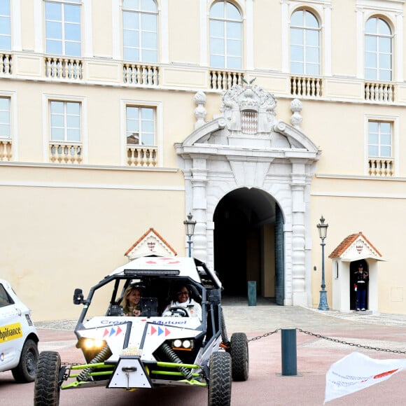 La princesse Stéphanie de Monaco et Dominique Serra, fondatrice et organisatrice du rallye, donnent le départ de la 31ème édition du Rallye des Gazelles ("Rallye Aïcha des e-gazelles") sur la place du Palais Princier à Monaco, le 18 mars 2022. © Bruno Bebert/Bestimage