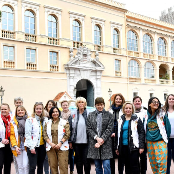 La princesse Stéphanie de Monaco et Dominique Serra, fondatrice et organisatrice du rallye, donnent le départ de la 31ème édition du Rallye des Gazelles ("Rallye Aïcha des e-gazelles") sur la place du Palais Princier à Monaco, le 18 mars 2022. © Bruno Bebert/Bestimage