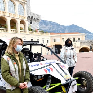 La princesse Stéphanie de Monaco et Dominique Serra, fondatrice et organisatrice du rallye, donnent le départ de la 31ème édition du Rallye des Gazelles ("Rallye Aïcha des e-gazelles") sur la place du Palais Princier à Monaco, le 18 mars 2022. © Bruno Bebert/Bestimage