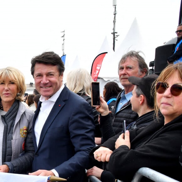 Christian Estrosi, le maire de Nice, a donné le départ officiel de la 31ème édition du Rallye des Gazelles sur le port de Nice, en compagnie de Dominique Serra, fondatrice et organisatrice du rallye, le 19 mars 2022. © Bruno Bebert/Bestimage