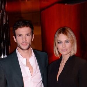 Exclusif - Hugo Philip et sa compagne Caroline Receveur - Soirée de lancement du nouveau parfum Boss "The scent absolute" à l'hôtel Mandarin Oriental à Paris le 13 novembre 2019. © Rachid Bellak/Bestimage 