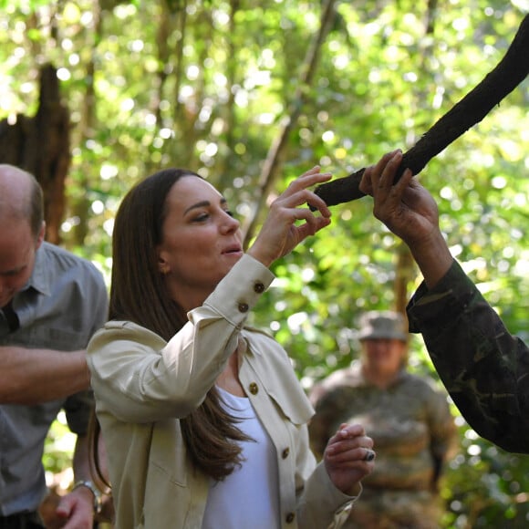 Le prince William et sa femme Kate Middleton visitent la réserve forestière de Chiquibul au Bélize, auprès des soldats de la British Army Training Support Unit (BATSUB), le 21 mars 2022.