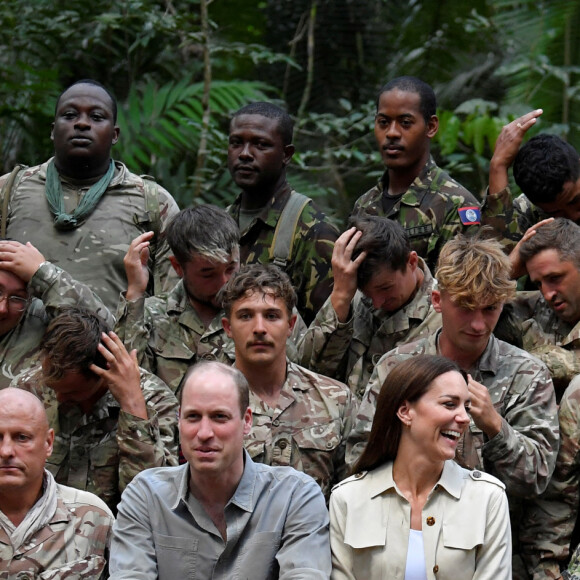 Le prince William et sa femme Kate Middleton visitent la réserve forestière de Chiquibul au Bélize, auprès des soldats de la British Army Training Support Unit (BATSUB), le 21 mars 2022.