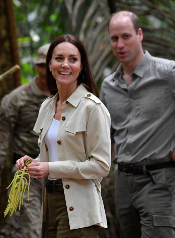 Le prince William et son épouse Kate Middleton visitent la réserve forestière de Chiquibul au Bélize, auprès des soldats de la British Army Training Support Unit (BATSUB), le 21 mars 2022.