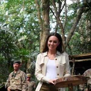 Le prince William et sa femme Kate Middleton visitent la réserve forestière de Chiquibul au Bélize, auprès des soldats de la British Army Training Support Unit (BATSUB), le 21 mars 2022.