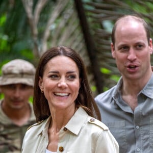 Le prince William et sa femme Kate Middleton visitent la réserve forestière de Chiquibul au Bélize, auprès des soldats de la British Army Training Support Unit (BATSUB), le 21 mars 2022.