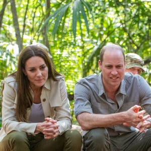 Le prince William et sa femme Kate Middleton visitent la réserve forestière de Chiquibul au Bélize, auprès des soldats de la British Army Training Support Unit (BATSUB), le 21 mars 2022.