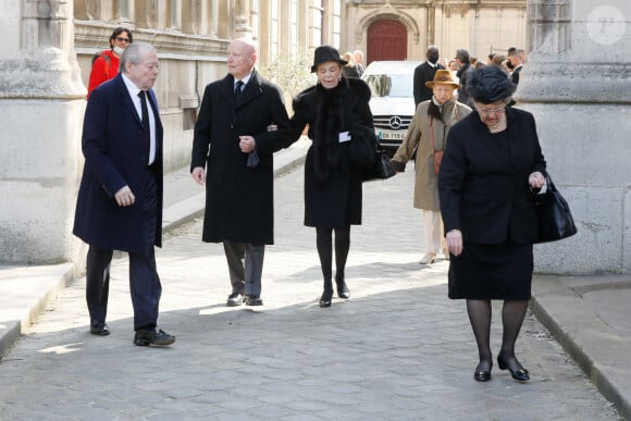 Le prince Michel d'Orléans, François-Xavier de Sambucy de Sorgue, la baronne Barbara de Posch Pastor, la princesse Chantal d'Orléans (Chantal de France) lors des obsèques de la princesse Micaela, comtesse douairière de Paris en l'église Saint Germain de l'Auxerrois à Paris le 22 mars 2022. © Christophe Clovis / Bestimage 