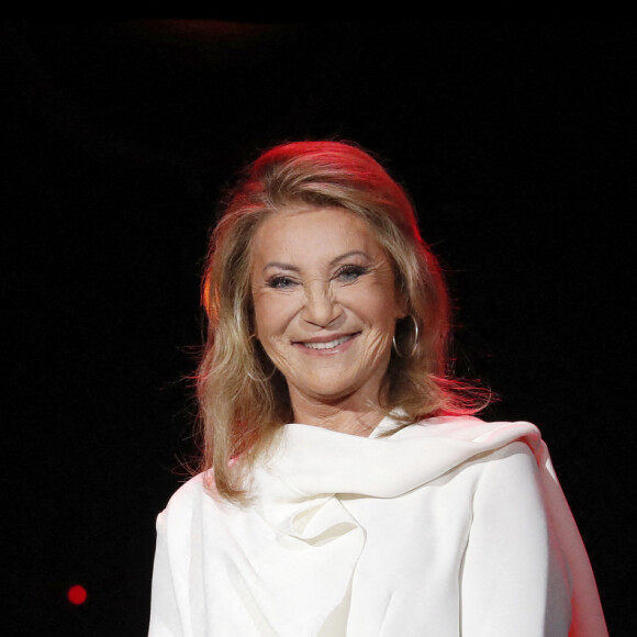 Sheila lors de la soirée L'année de la déprime (et même un peu plus...) aux Folies Bergère à Paris le 29 novembre 2021. © Alain Guizard / Bestimage 