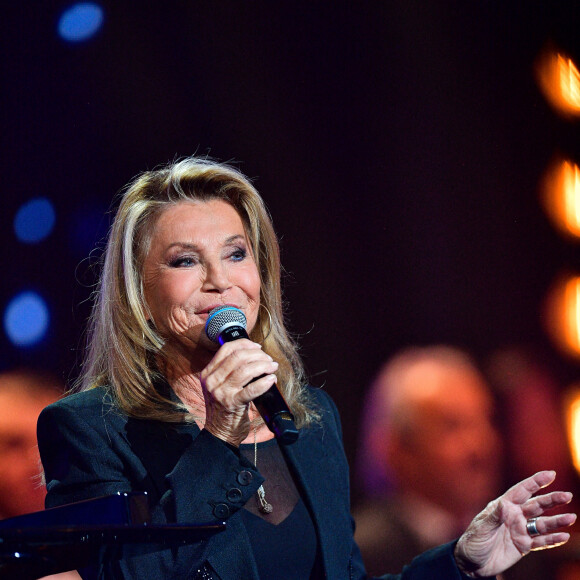 Sheila - Enregistrement de l'émission "Chantons Aznavour" aux Folies Bergère à Paris, diffusée le 10 décembre à 21h05 sur France 3 © Pierre Perusseau / Bestimage 