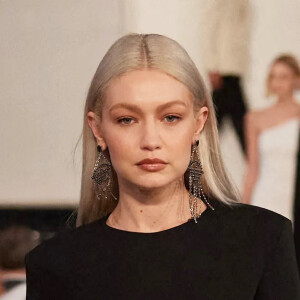 Gigi Hadid a participé au défilé de mode Ralph Lauren Collection, collection automne-hiver 2022, au Musée d'Art Moderne de New York. Le 22 mars 2022.