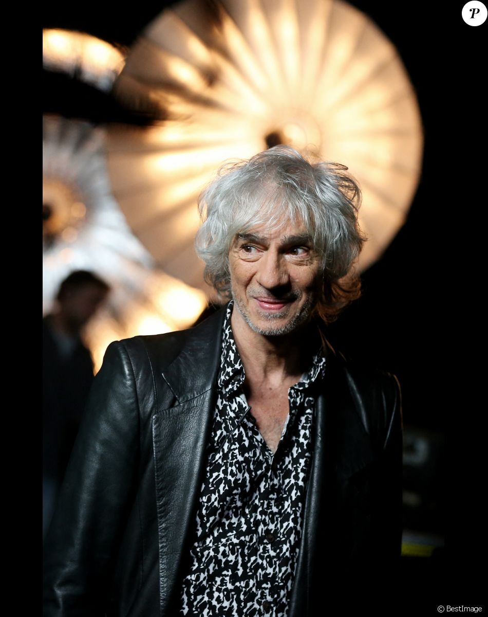 Exclusif - Louis Bertignac - Backstage de l'enregistrement de l'émission Spécial Johnny Hallyday, "Johnny, la soirée événement", qui sera diffusée sur TF1 en prime-time le 20 décembre.