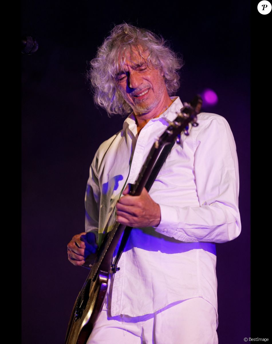 Concert de Louis Bertignac sur les allées Vivien à Bandol. Le 23 juillet 2014