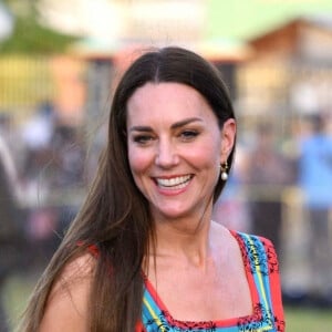 Catherine (Kate) Middleton, duchesse de Cambridge, lors d'une visite sur un terrain de football de Trenchtown à Kingston, en Jamaïque, au quatrième jour de leur tournée dans les Caraïbes, pour marquer le jubilé de platine de la reine. Kingston, le 22 mars 2022. 