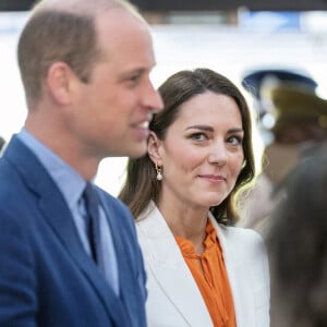 Le prince William, duc de Cambridge, et Catherine (Kate) Middleton, duchesse de Cambridge, rencontrent le Premier ministre de Jamaïque, Andrew Holness et sa femme Juliet à Kingston lors de leur visite officielle dans les Caraïbes pour marquer le jubilé de la reine. Le 23 mars 2022. 