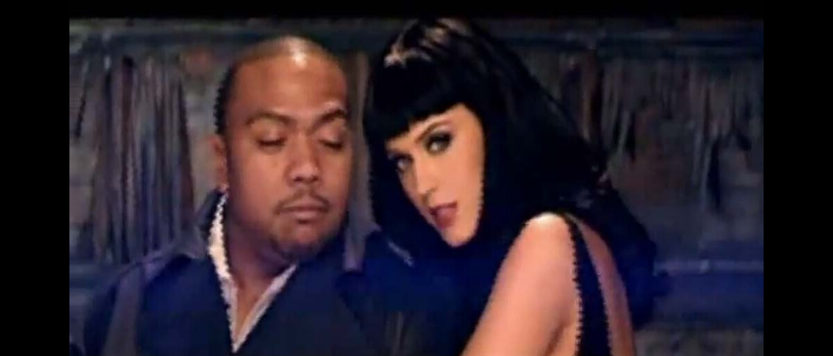 Photo Katy Perry et Timbaland dans le clip de If We Ever Meet Again Purepeople