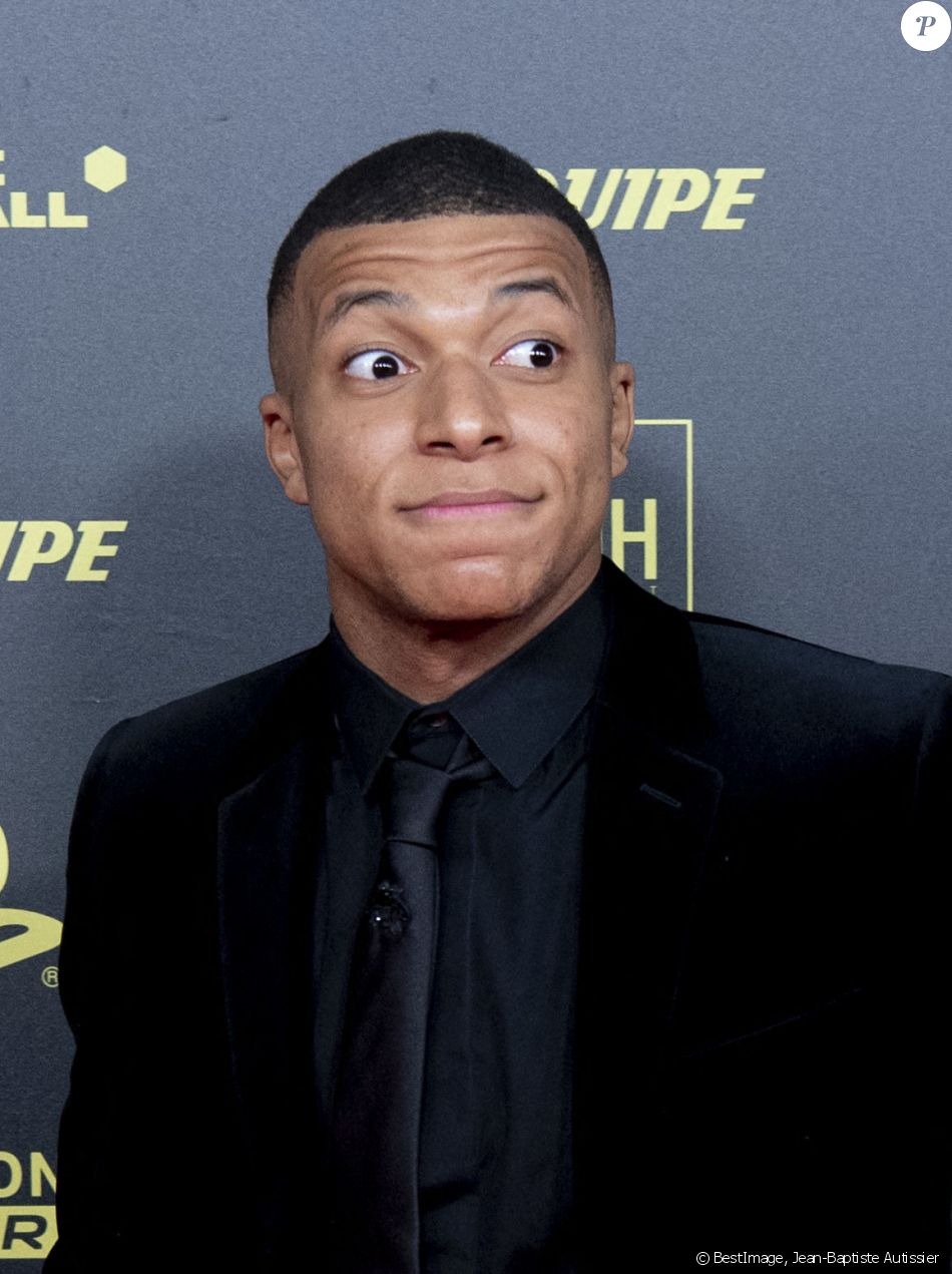 Kylian Mbappe Photocall De La Cérémonie Du Ballon Dor 2021 Au Théâtre Du Châtelet à Paris Le 0683