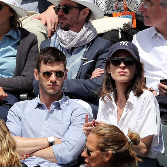 Gaspard Ulliel et Gaëlle Pietri dans les tribunes des Internationaux de Tennis de Roland Garros à Paris le 7 juin 2017 © Cyril Moreau-Dominique Jacovides/Bestimage 