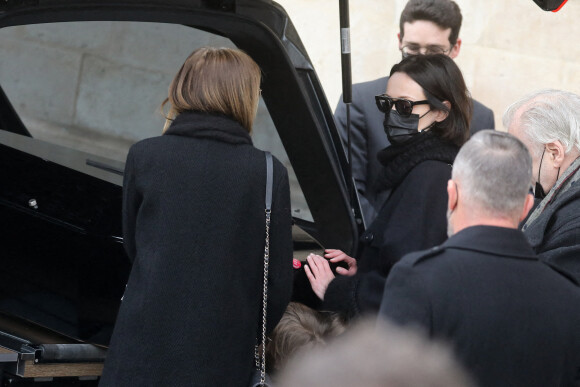 Christyne Ulliel (mère du défunt), Gaëlle Pietri (ex-compagne du défunt) - Sorties des obsèques (bénédiction) de Gaspard Ulliel en l'église Saint-Eustache à Paris. Le 27 janvier 2022 © Jacovides-Moreau / Bestimage 